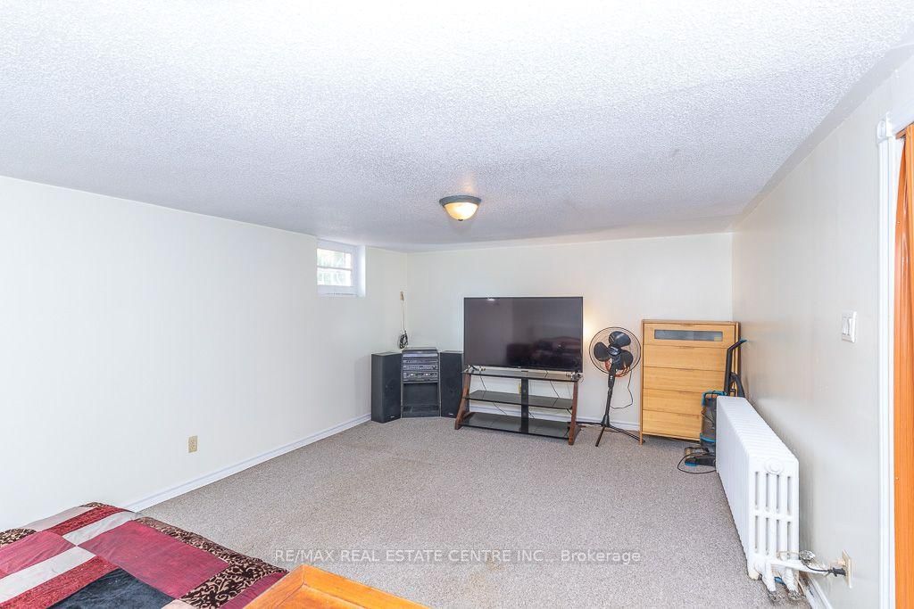 27 Innismore Crescent • Toronto, ON photo 43