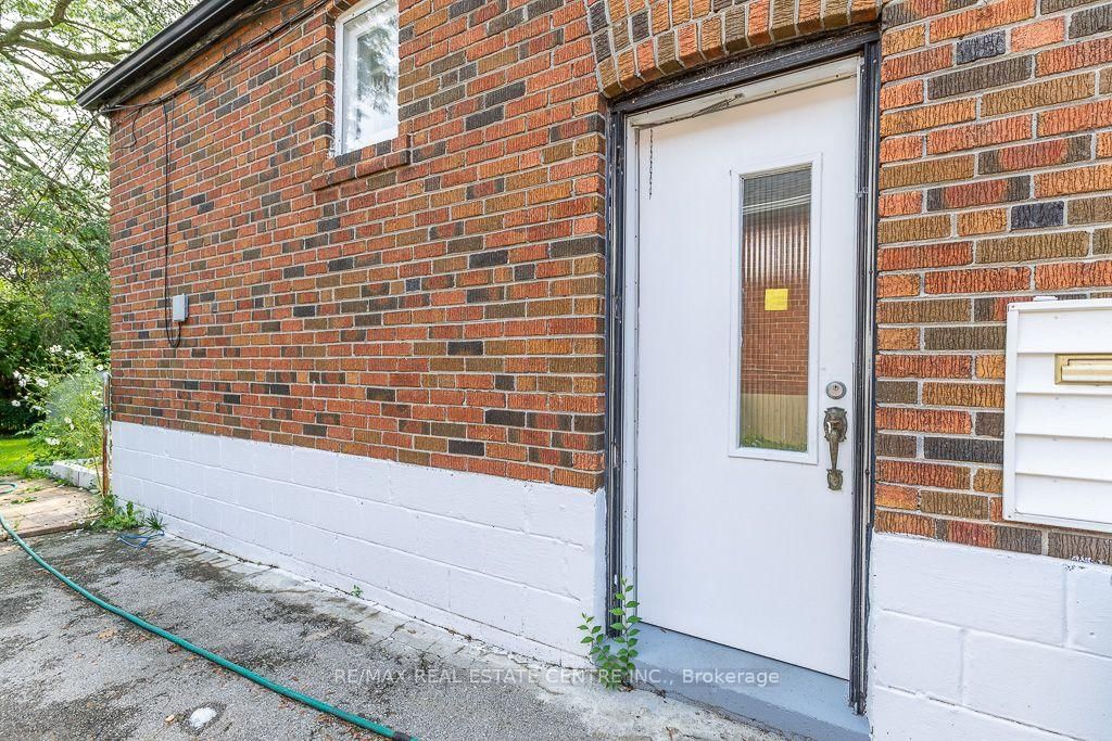 27 Innismore Crescent • Toronto, ON photo 48