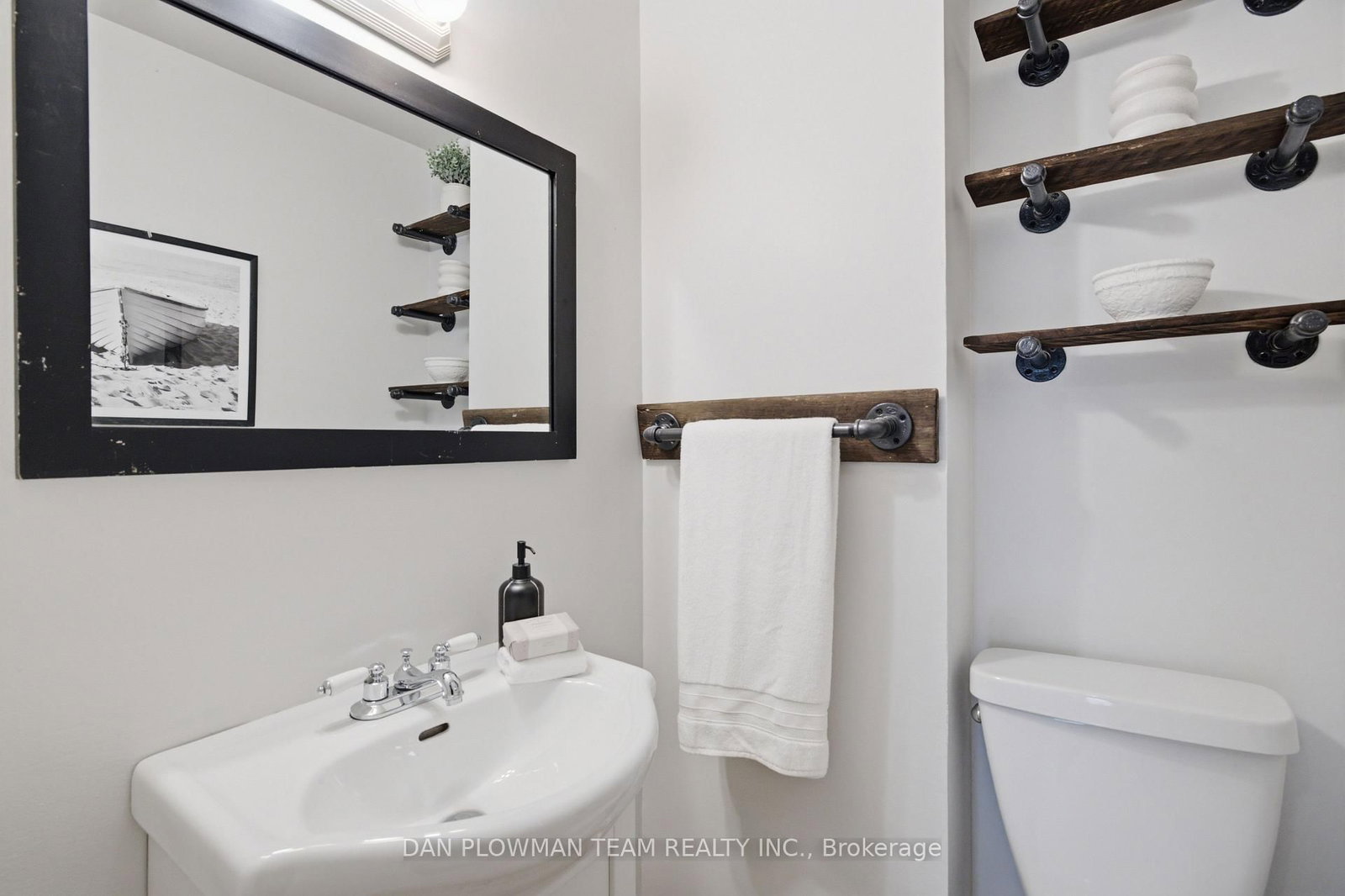 302 Vancouver Crescent • Oshawa, ON photo 14