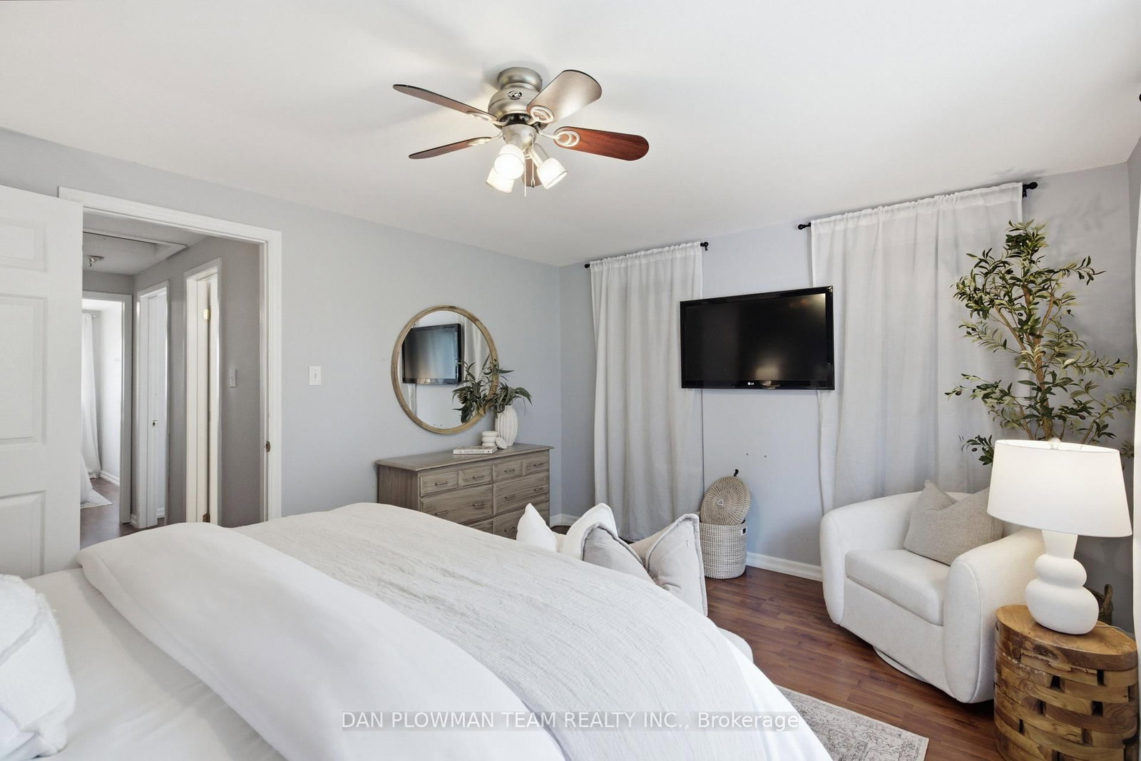 302 Vancouver Crescent • Oshawa, ON photo 16