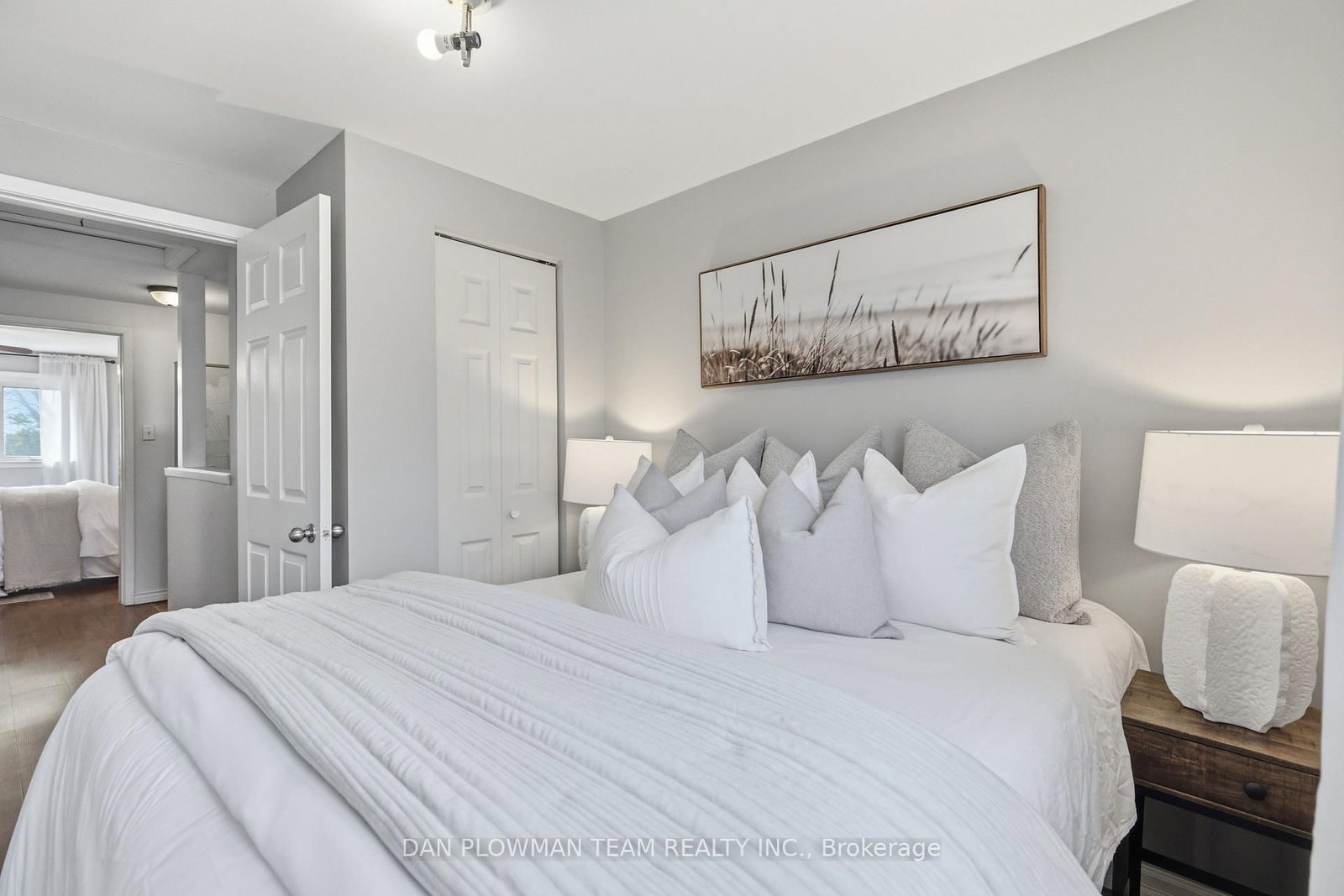 302 Vancouver Crescent • Oshawa, ON photo 18