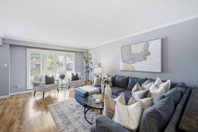 302 Vancouver Crescent • Oshawa, ON photo 5