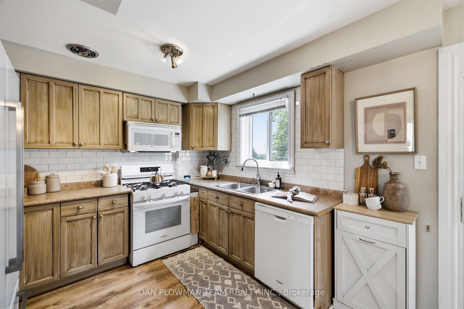 302 Vancouver Crescent • Oshawa, ON photo 8