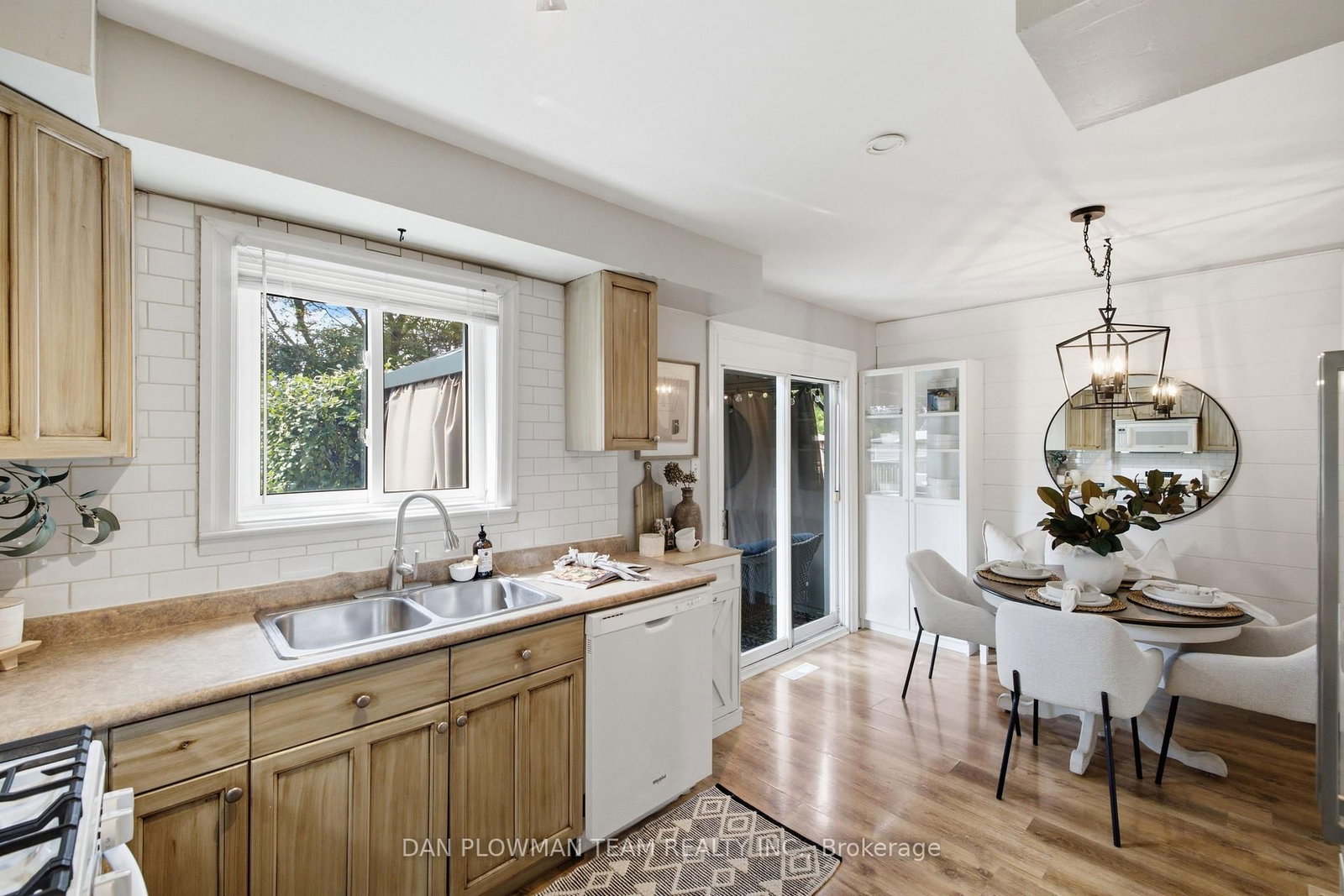 302 Vancouver Crescent • Oshawa, ON photo 9