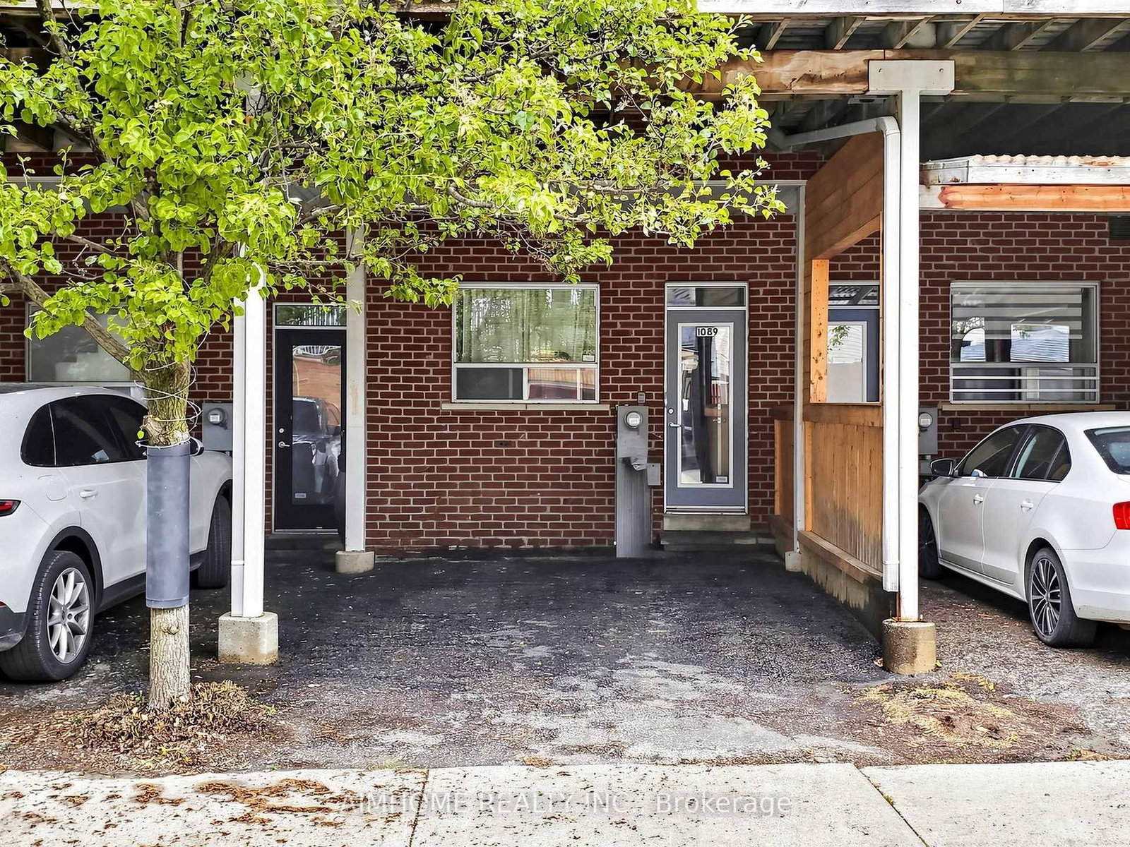 1089 Dundas Street E • Toronto, ON photo 15