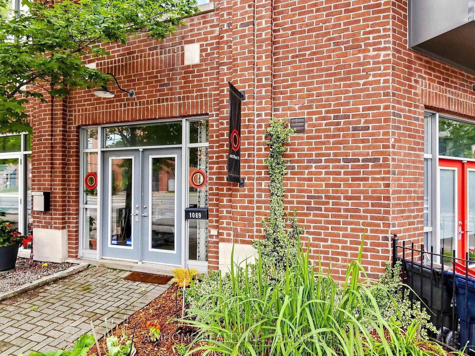 1089 Dundas Street E • Toronto, ON photo 2