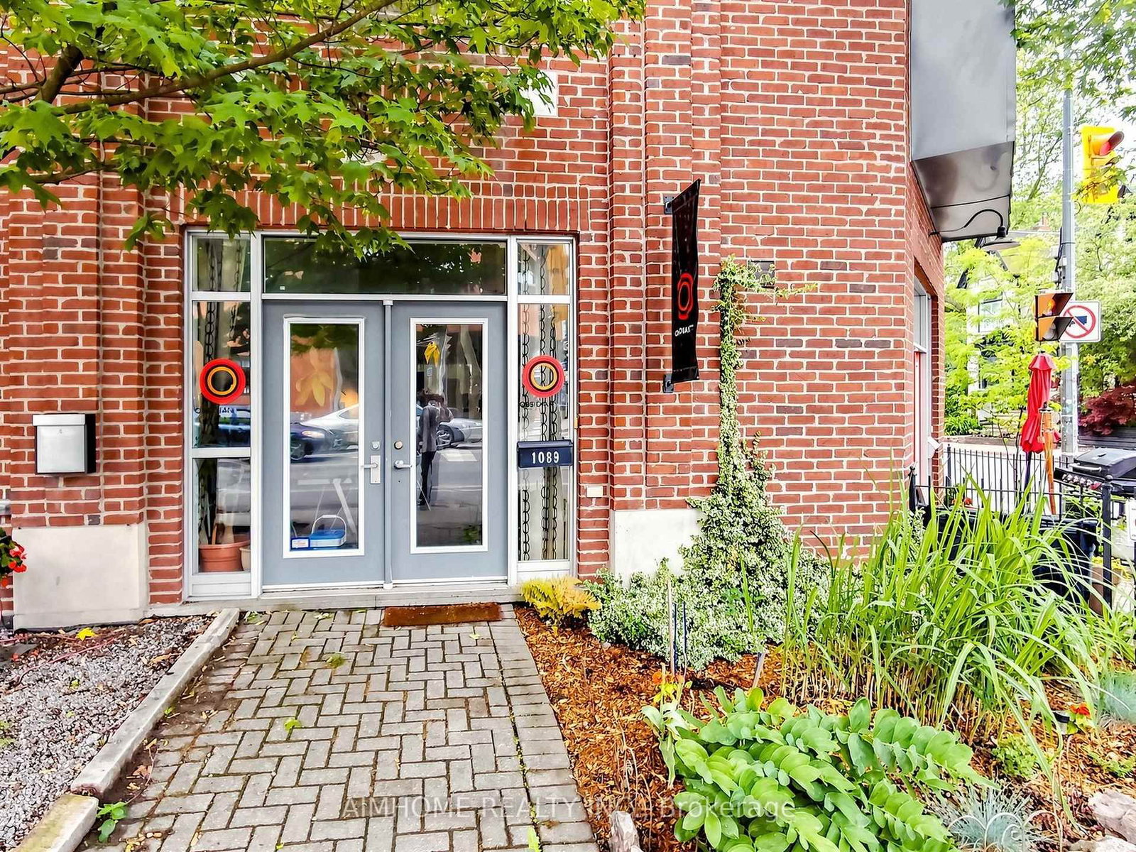 1089 Dundas Street E • Toronto, ON photo 3