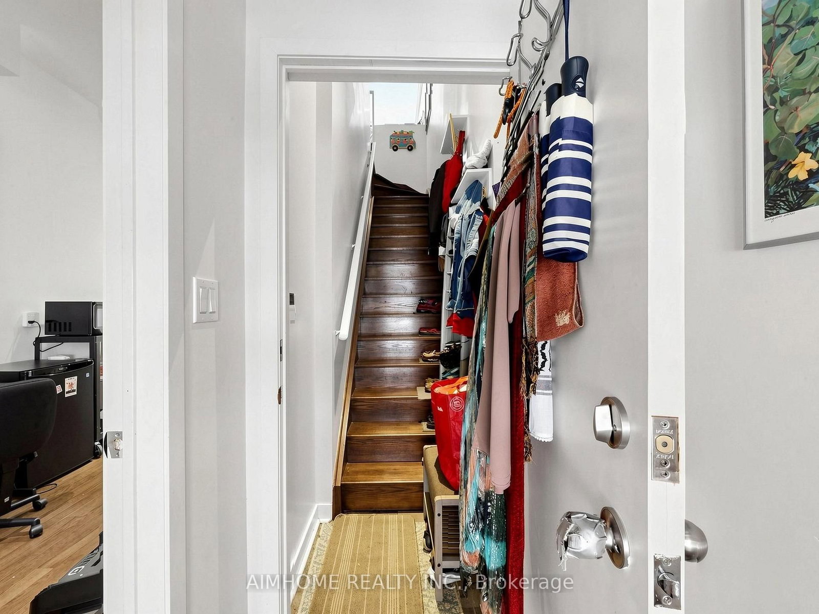 1089 Dundas Street E • Toronto, ON photo 32