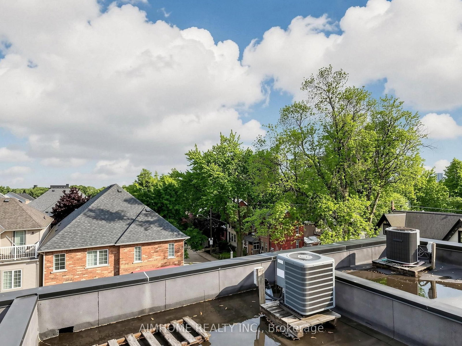 1089 Dundas Street E • Toronto, ON photo 33