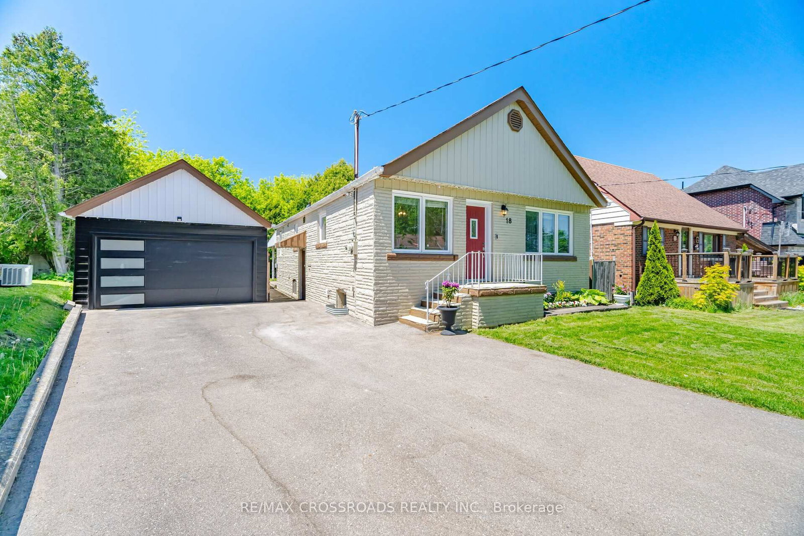 18 Adanac Drive • Toronto, ON photo 3