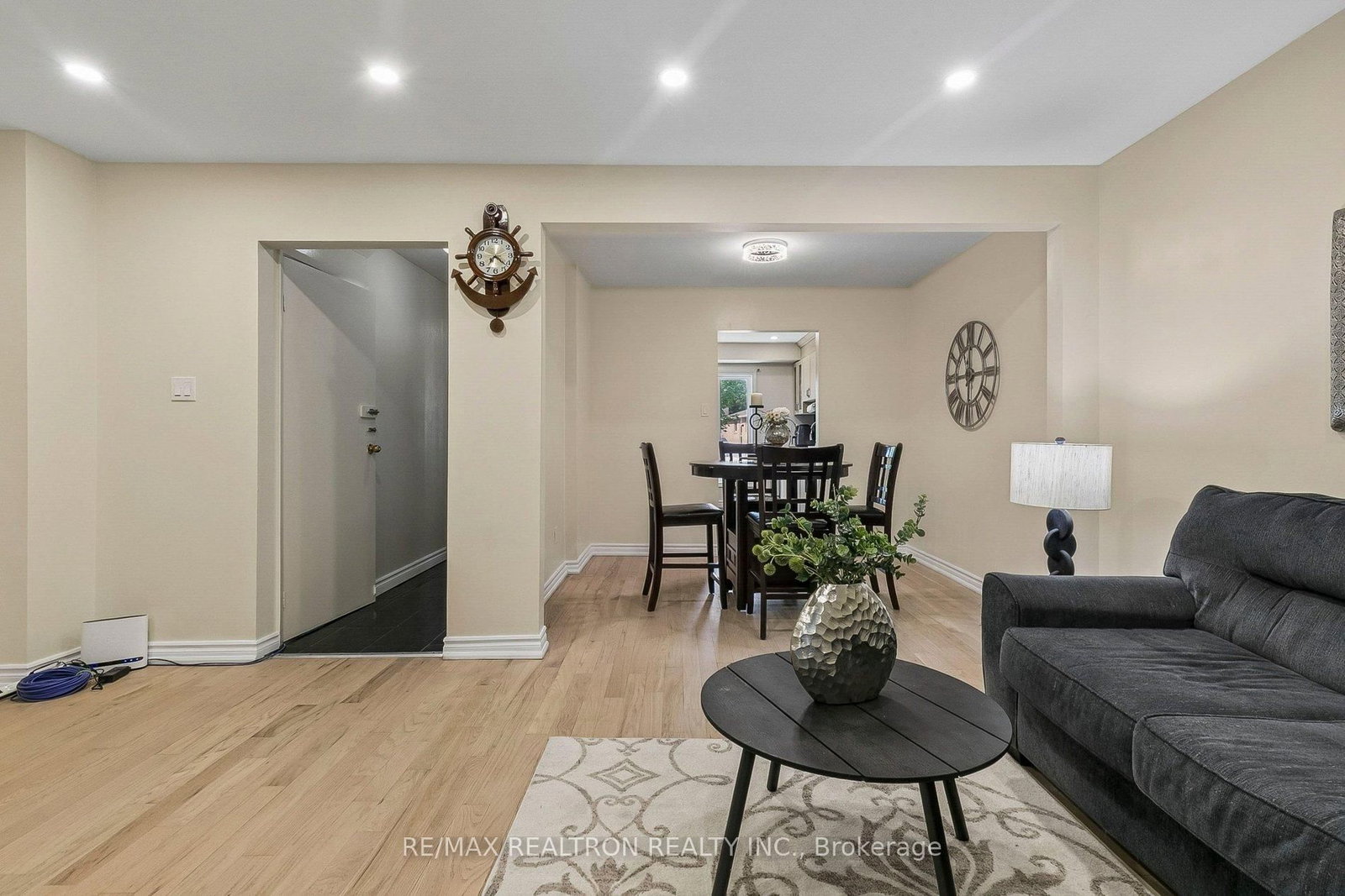 25 Whiteleas Avenue • Toronto, ON photo 12