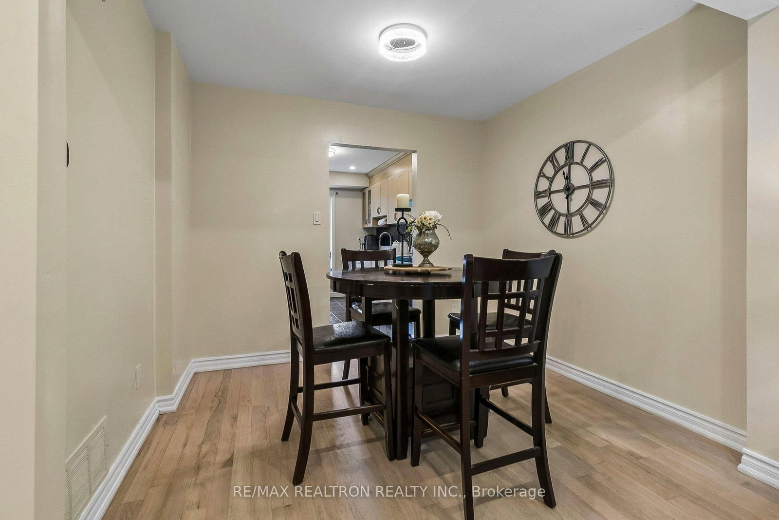 25 Whiteleas Avenue • Toronto, ON photo 13