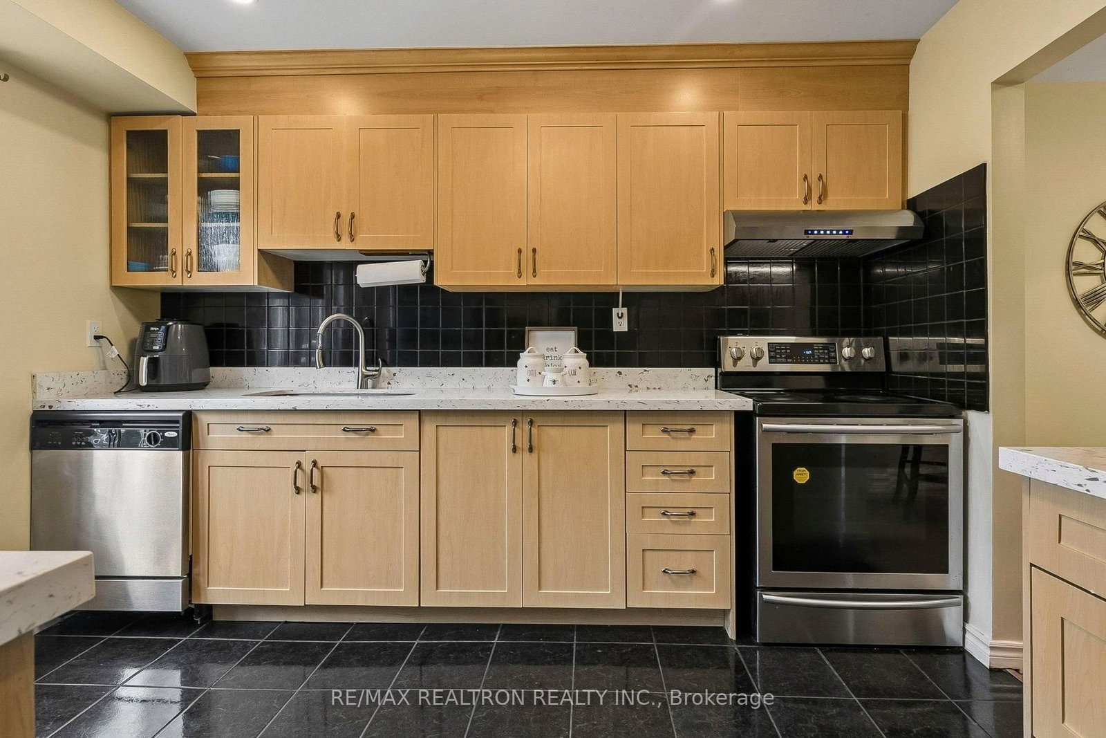 25 Whiteleas Avenue • Toronto, ON photo 17
