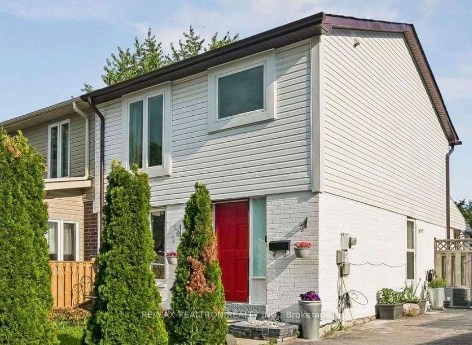 25 Whiteleas Avenue • Toronto, ON photo 3