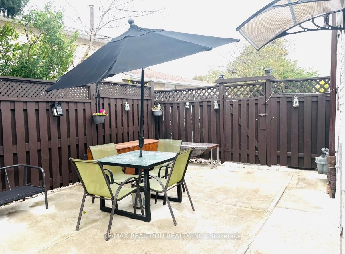 25 Whiteleas Avenue • Toronto, ON photo 38