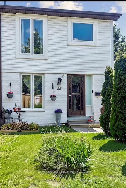25 Whiteleas Avenue • Toronto, ON photo 4
