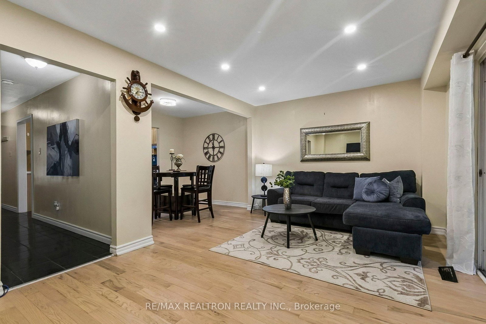 25 Whiteleas Avenue • Toronto, ON photo 6