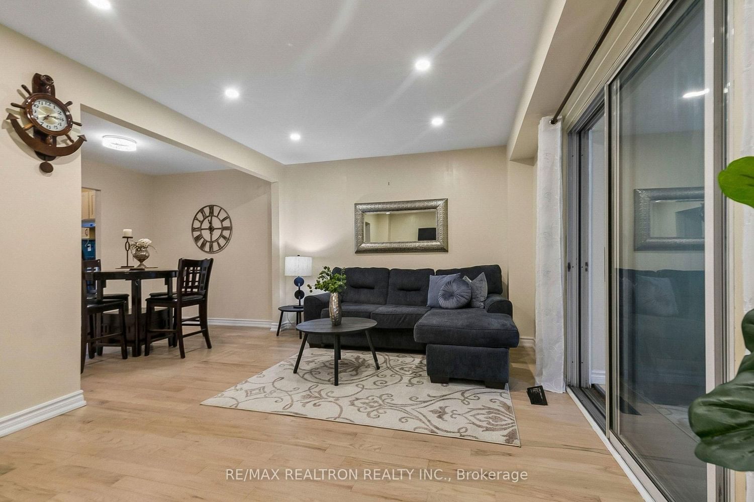 25 Whiteleas Avenue • Toronto, ON photo 7