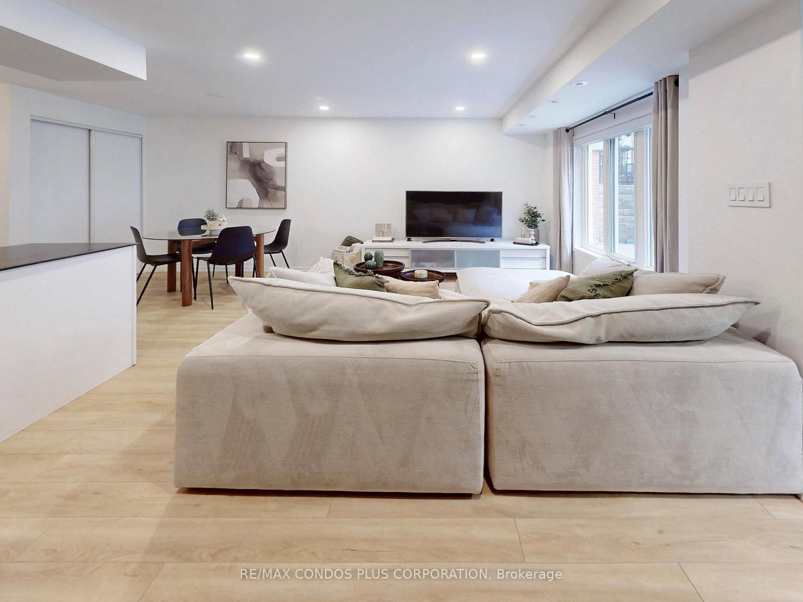 29 Florence Wyle Lane • Toronto, ON photo 10