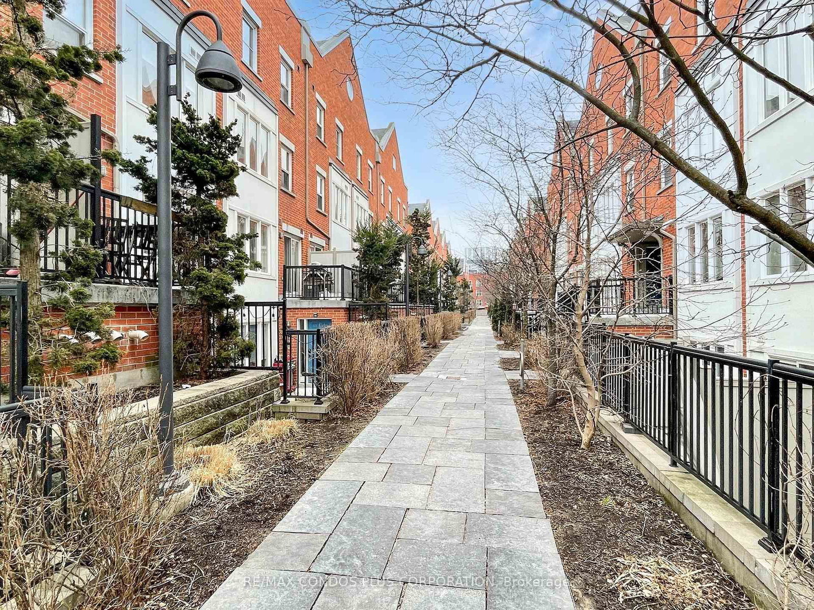 29 Florence Wyle Lane • Toronto, ON photo 3