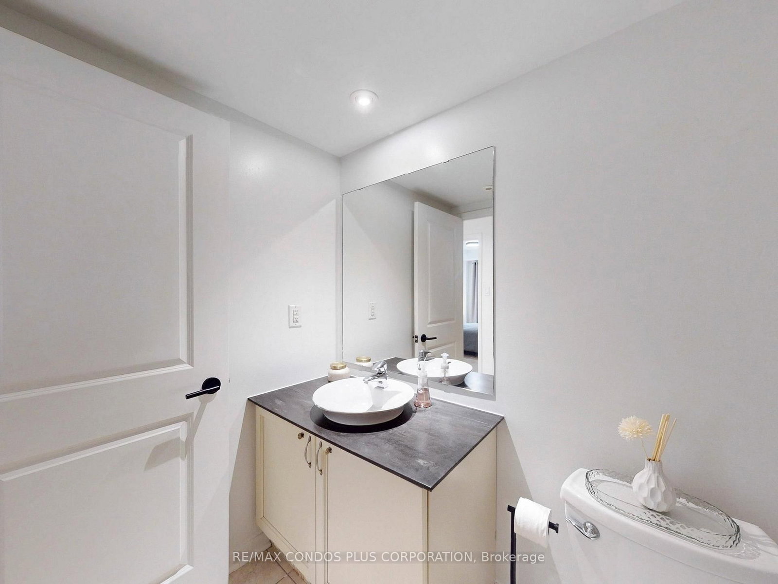 29 Florence Wyle Lane • Toronto, ON photo 33