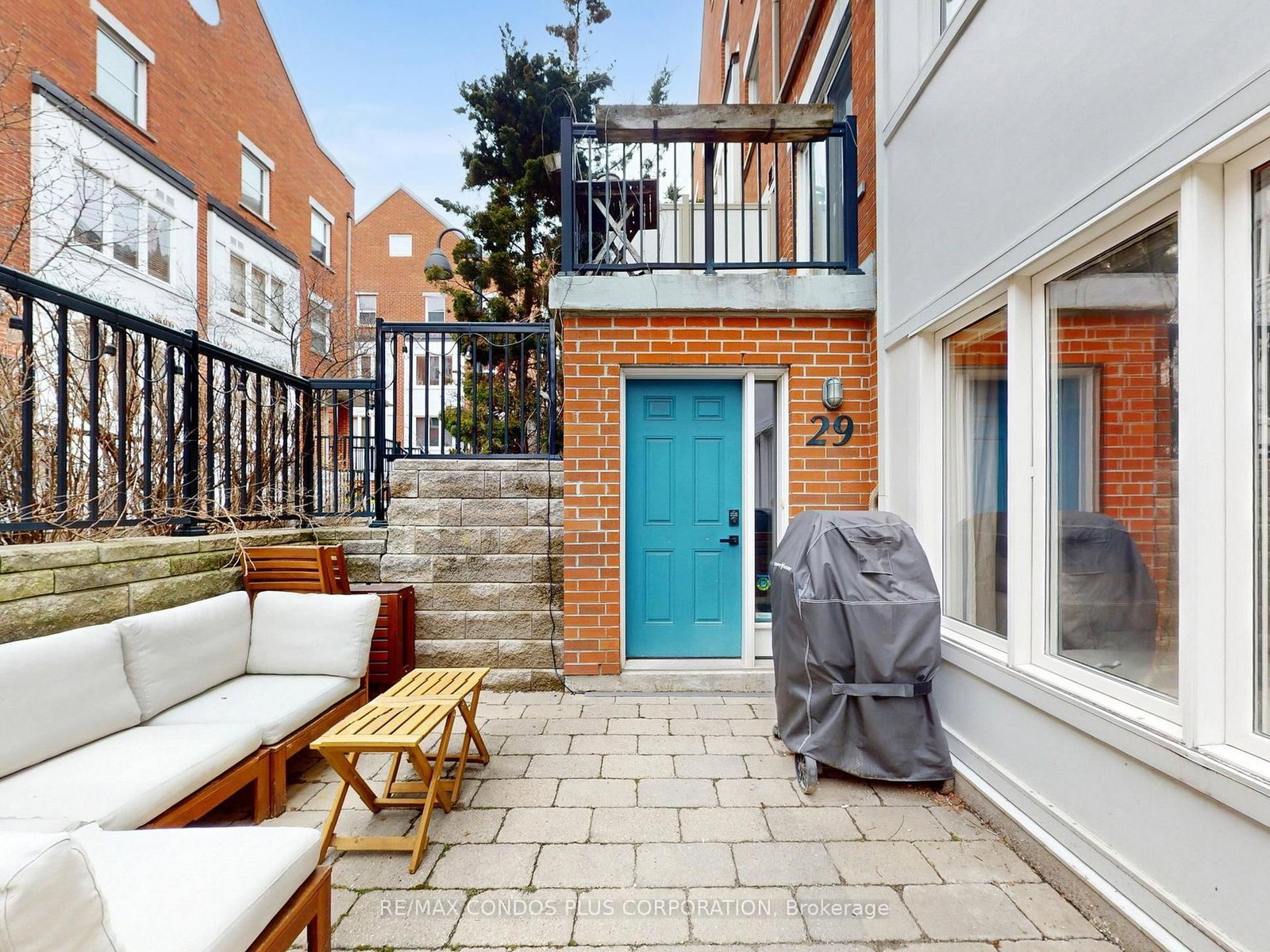 29 Florence Wyle Lane • Toronto, ON photo 5