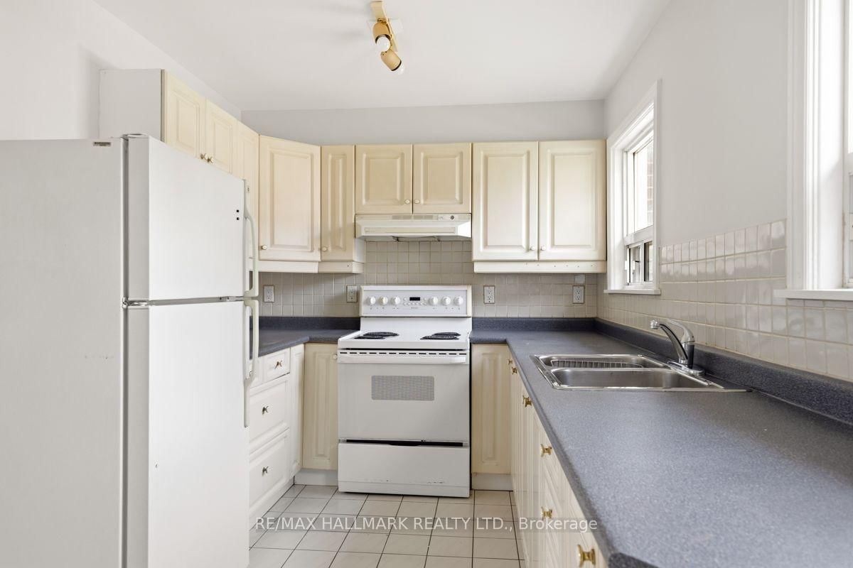 4 Bergen Road • Toronto, ON photo 8