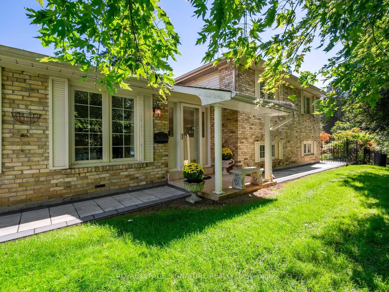 1 Rolling Meadows • Toronto, ON photo 8