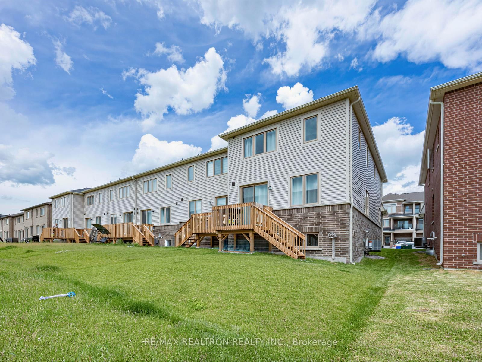 2024 Cameron Lott Crescent • Oshawa, ON photo 15