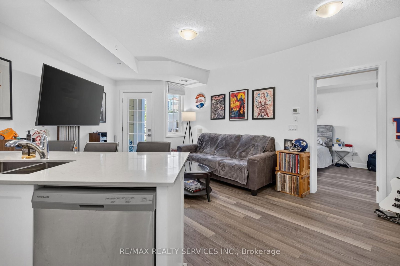 50 Lakebreeze Drive • #129 • Clarington, ON photo 16
