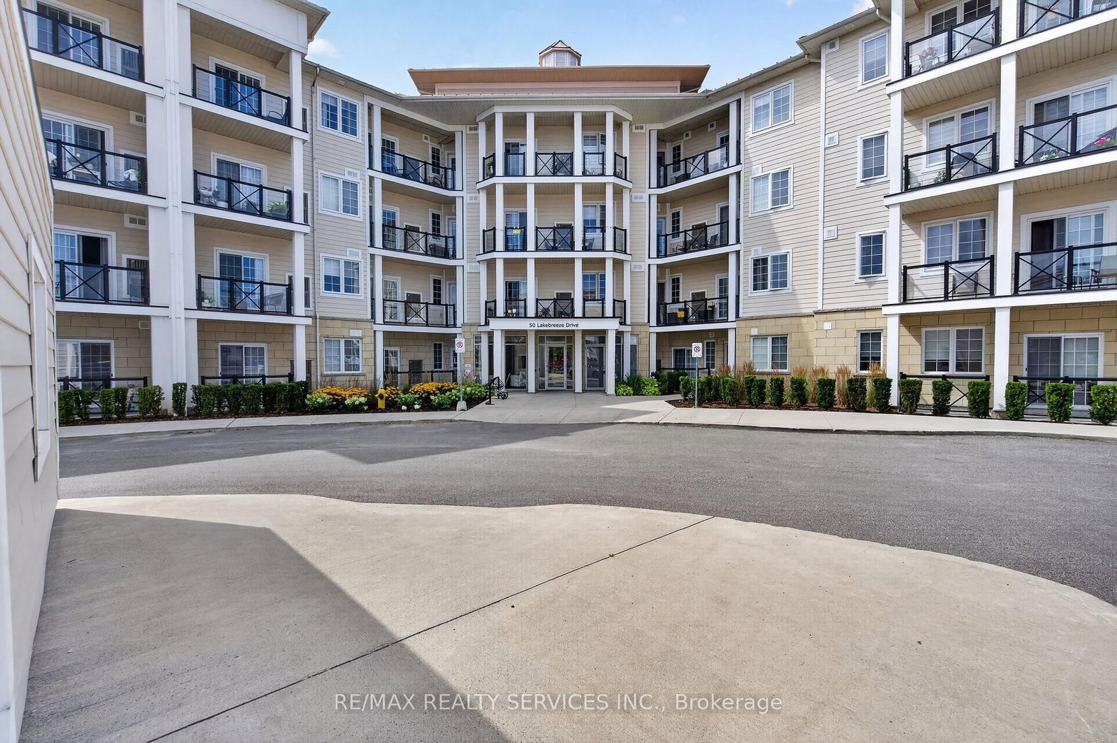 50 Lakebreeze Drive • #129 • Clarington, ON photo 8