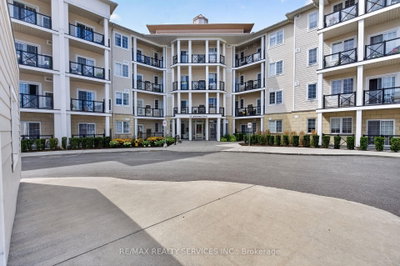 50 Lakebreeze Drive • #129 • Clarington, ON photo 8