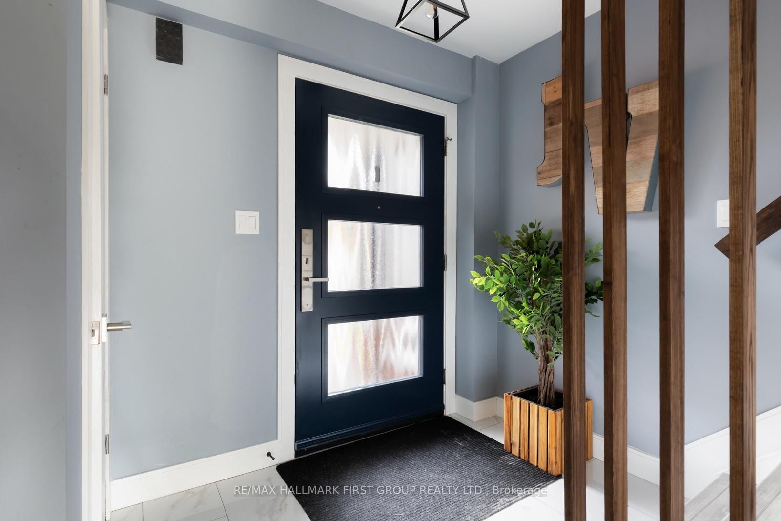 425 Cobblehill Drive • Oshawa, ON photo 2