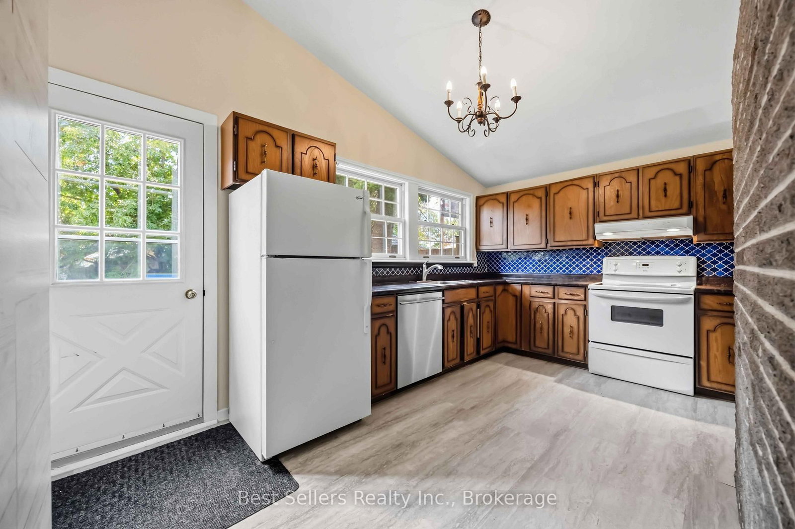 5 Benfrisco Crescent • Toronto, ON photo 12