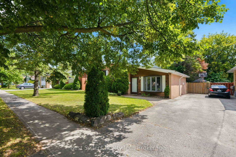 5 Benfrisco Crescent