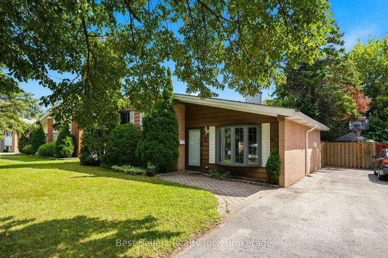 5 Benfrisco Crescent