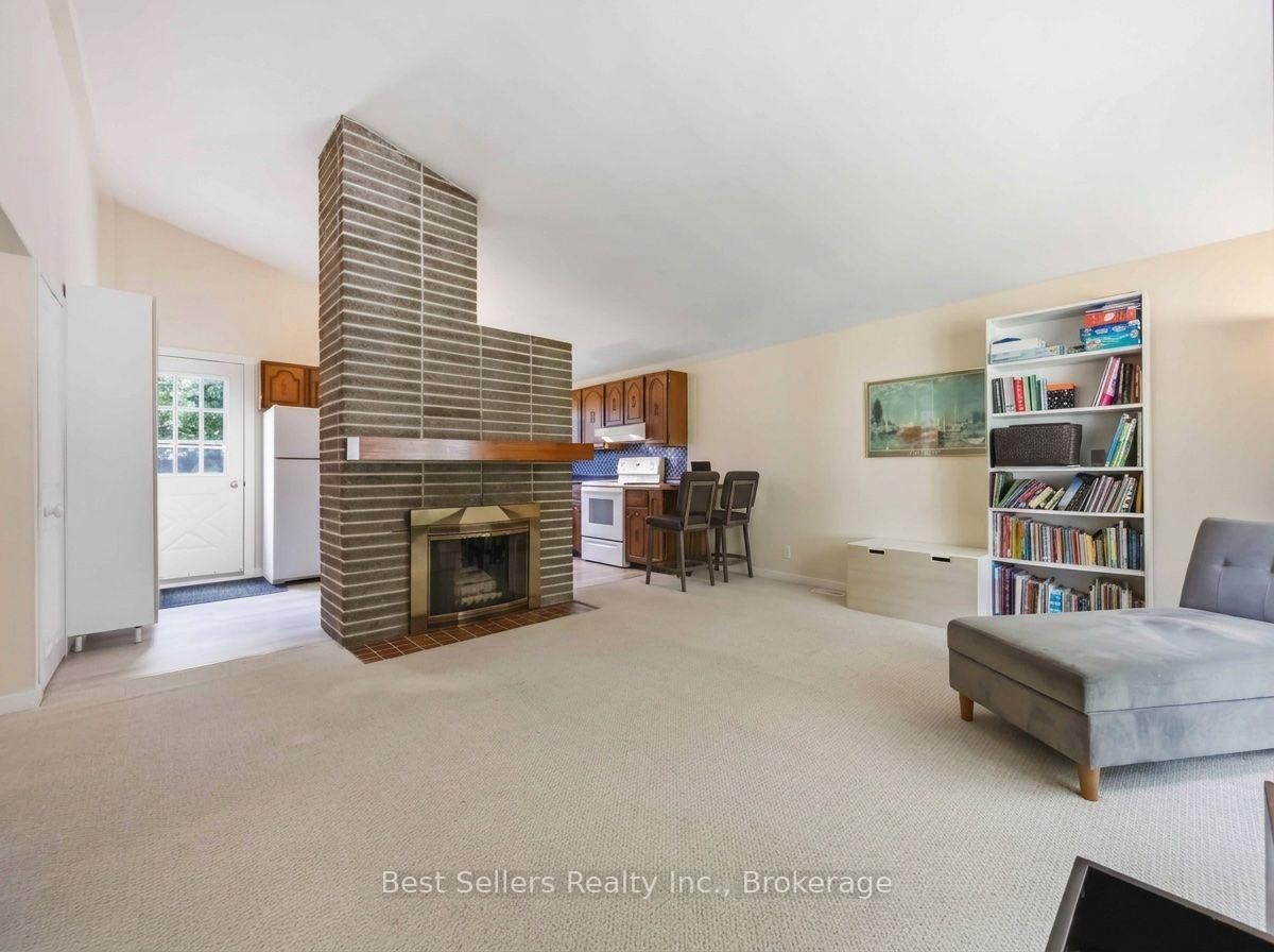 5 Benfrisco Crescent • Toronto, ON photo 6