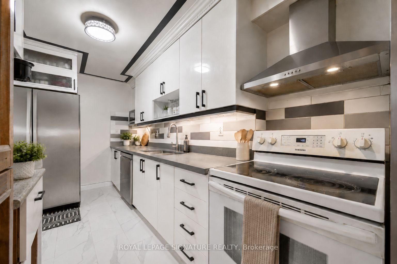 Condo for sale at 413-4060 Lawrence Avenue, Toronto, Ontario, M1E 4V4 - West Hill - MLS: E13758564