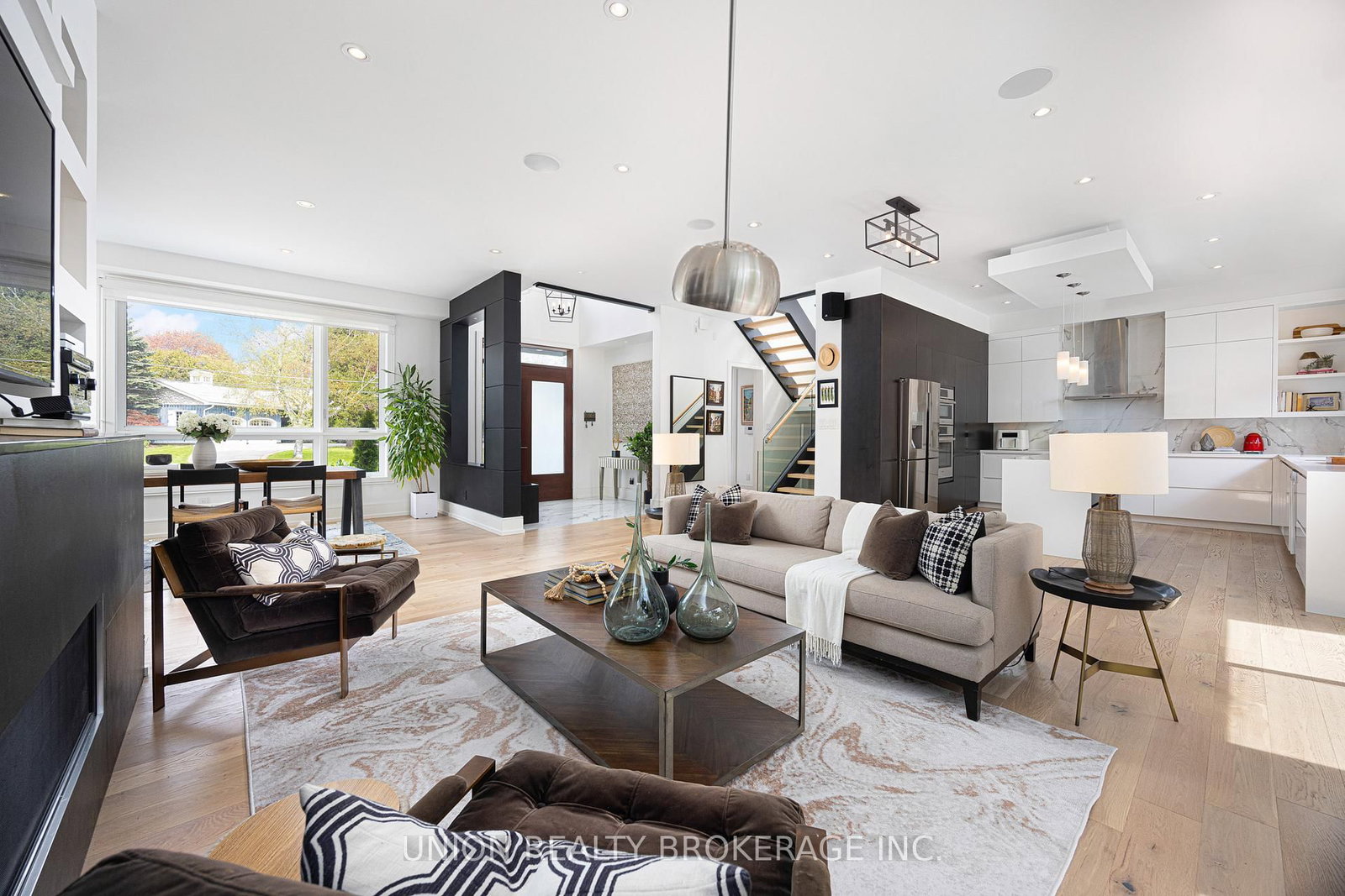 7 Balcarra Avenue • Toronto, ON photo 3