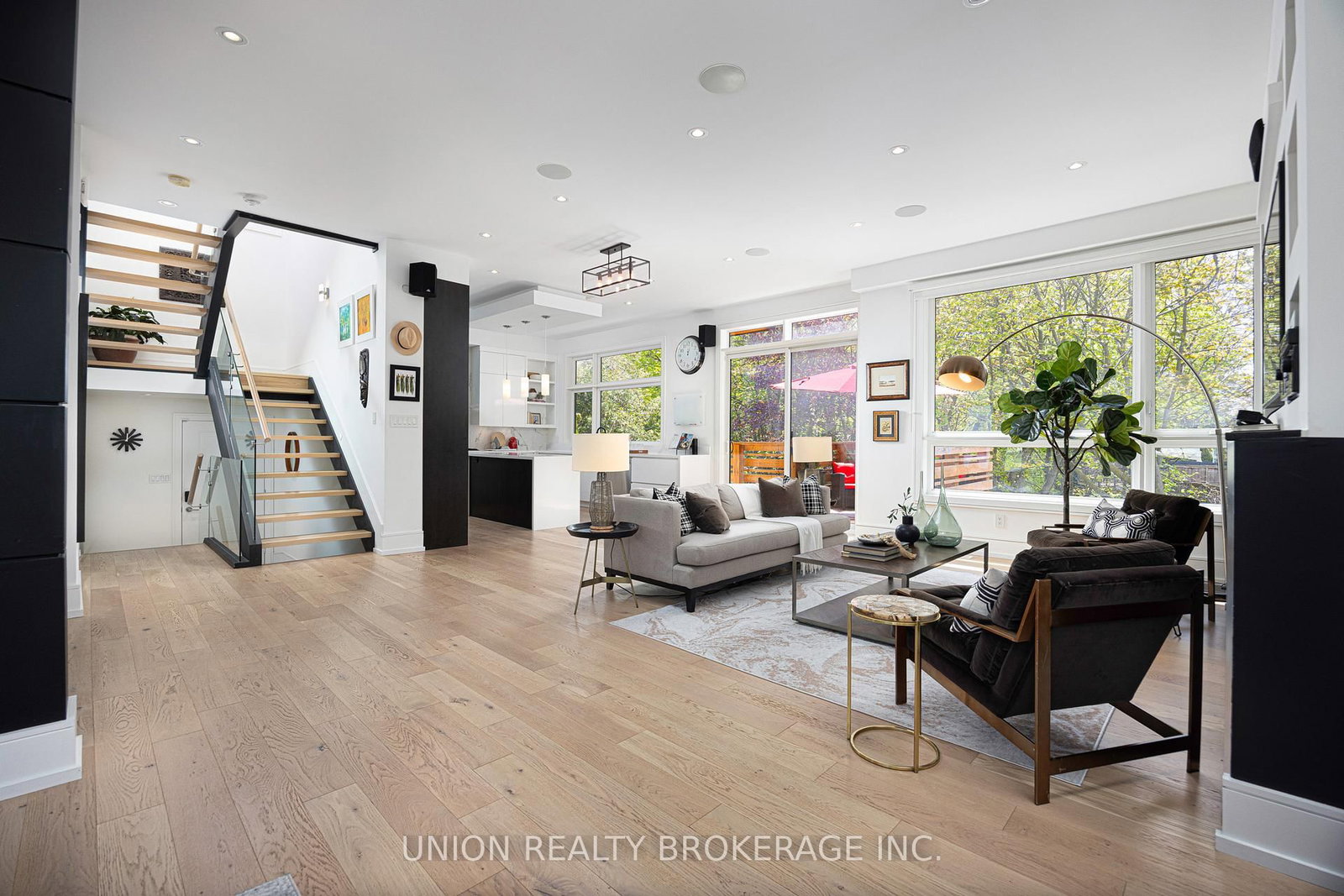7 Balcarra Avenue • Toronto, ON photo 4