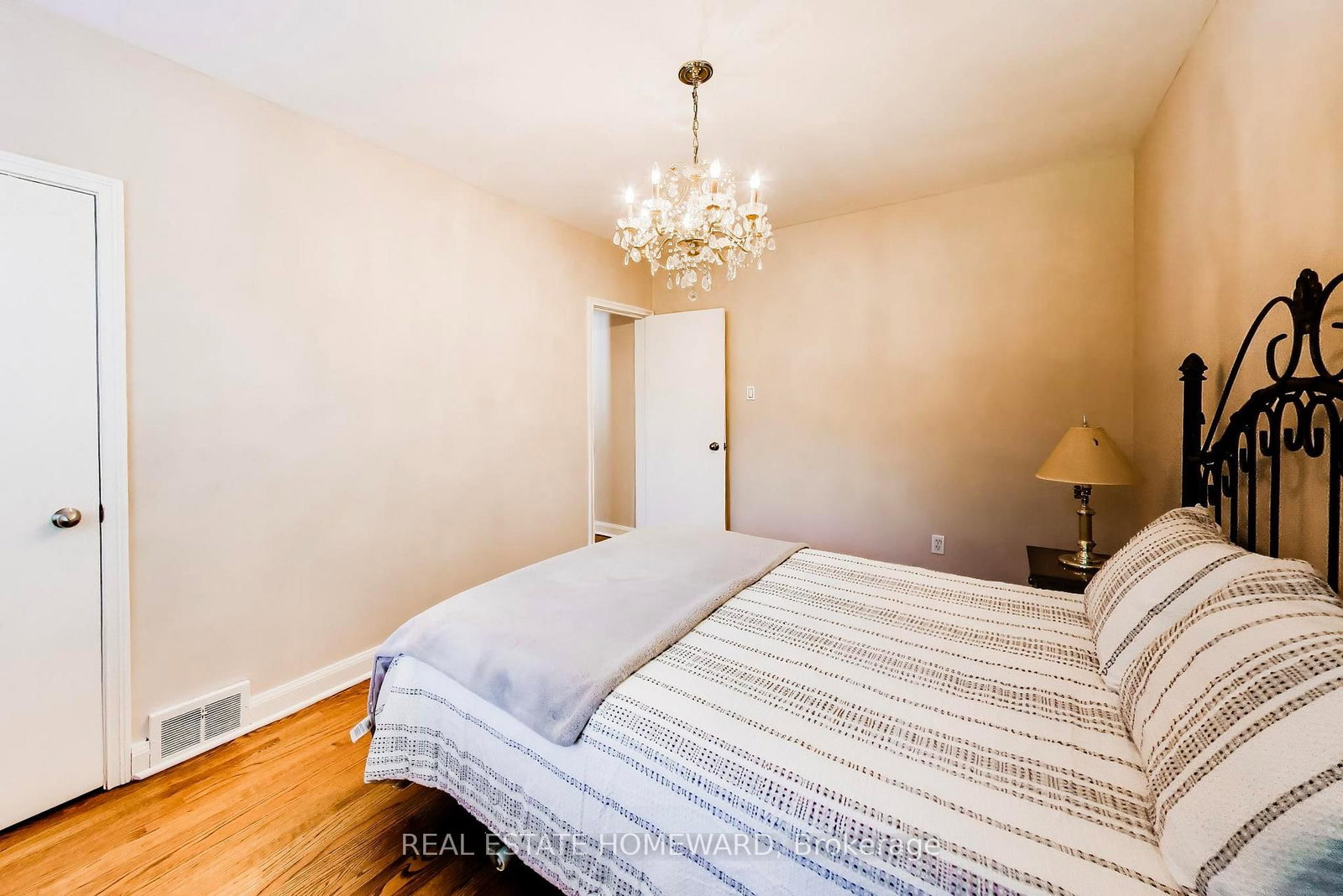 4 Martorino Drive • Toronto, ON photo 15