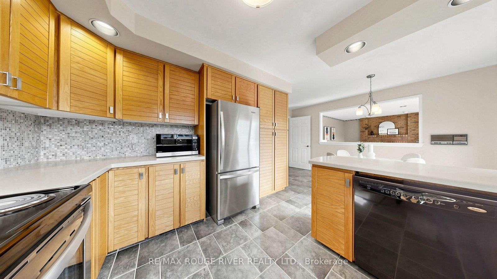 31 Delbeatrice Crescent • Toronto, ON photo 16