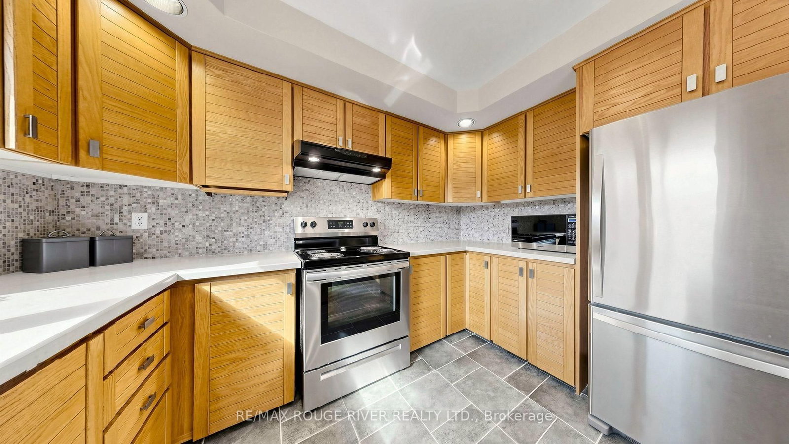 31 Delbeatrice Crescent • Toronto, ON photo 17