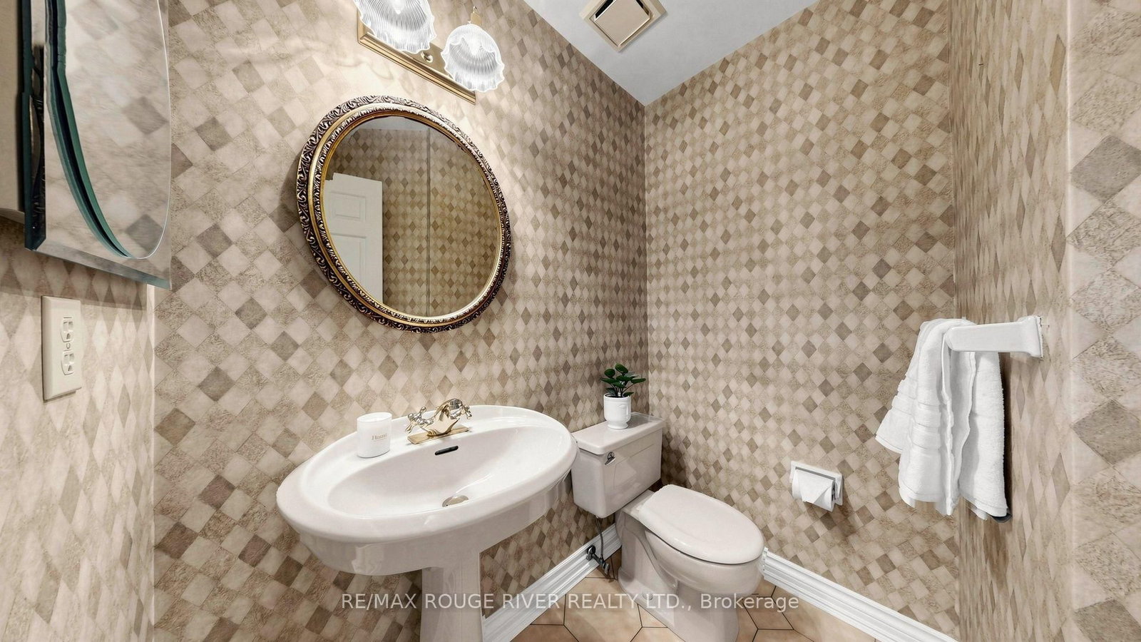 31 Delbeatrice Crescent • Toronto, ON photo 21