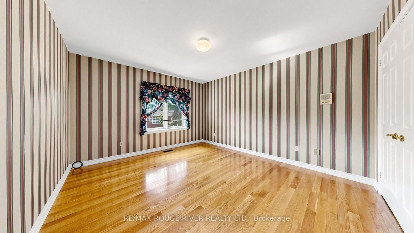 31 Delbeatrice Crescent • Toronto, ON photo 31