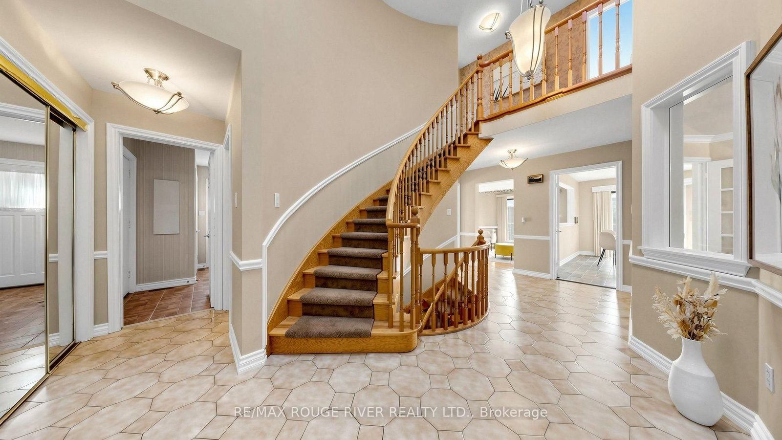 31 Delbeatrice Crescent • Toronto, ON photo 5