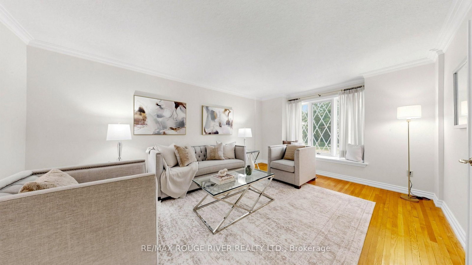 31 Delbeatrice Crescent • Toronto, ON photo 6