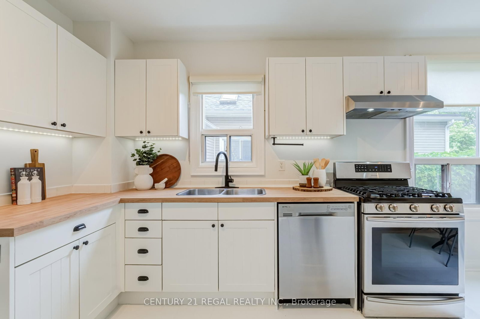213 Boulton Avenue • Toronto, ON photo 14