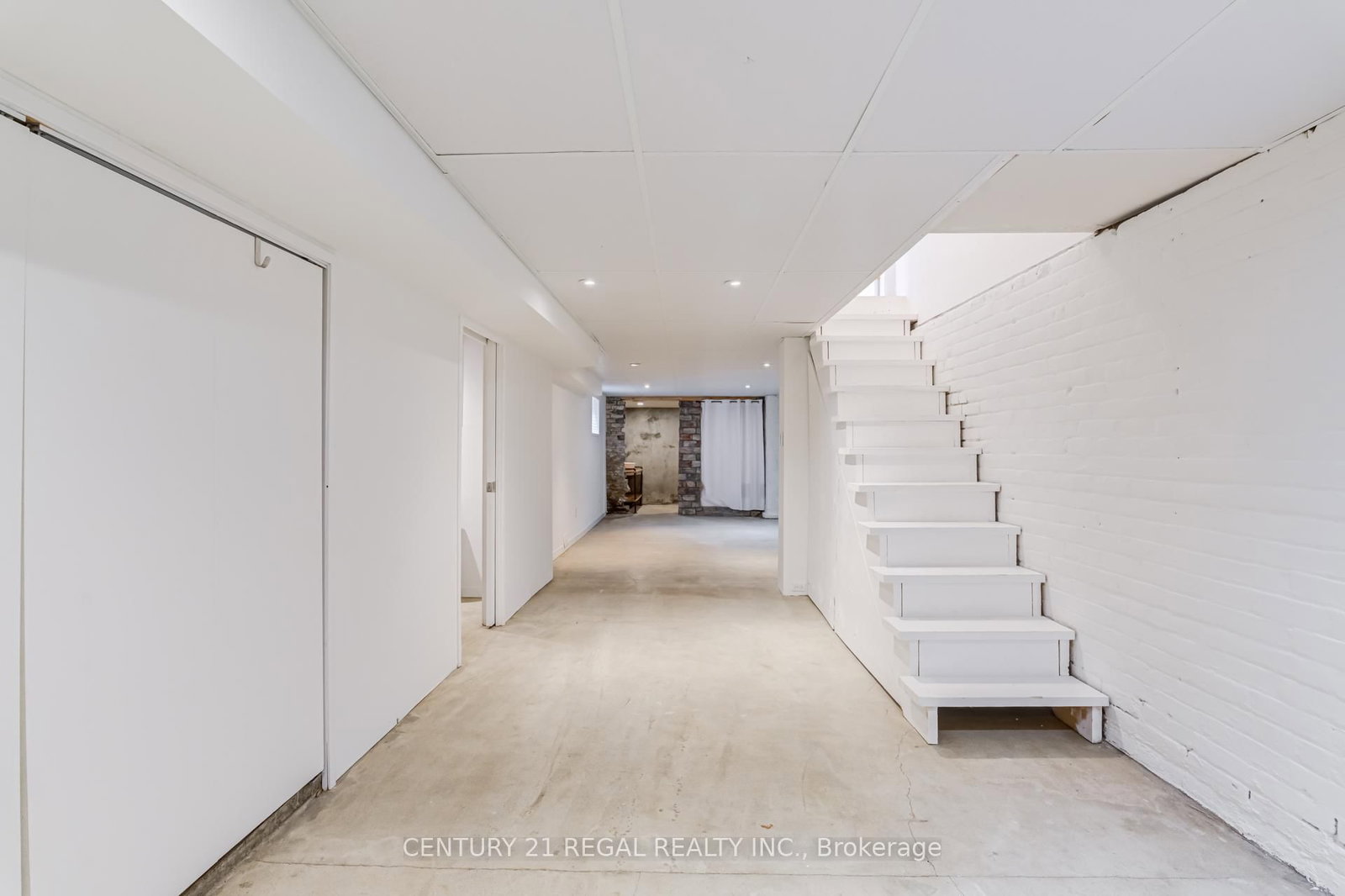 213 Boulton Avenue • Toronto, ON photo 41