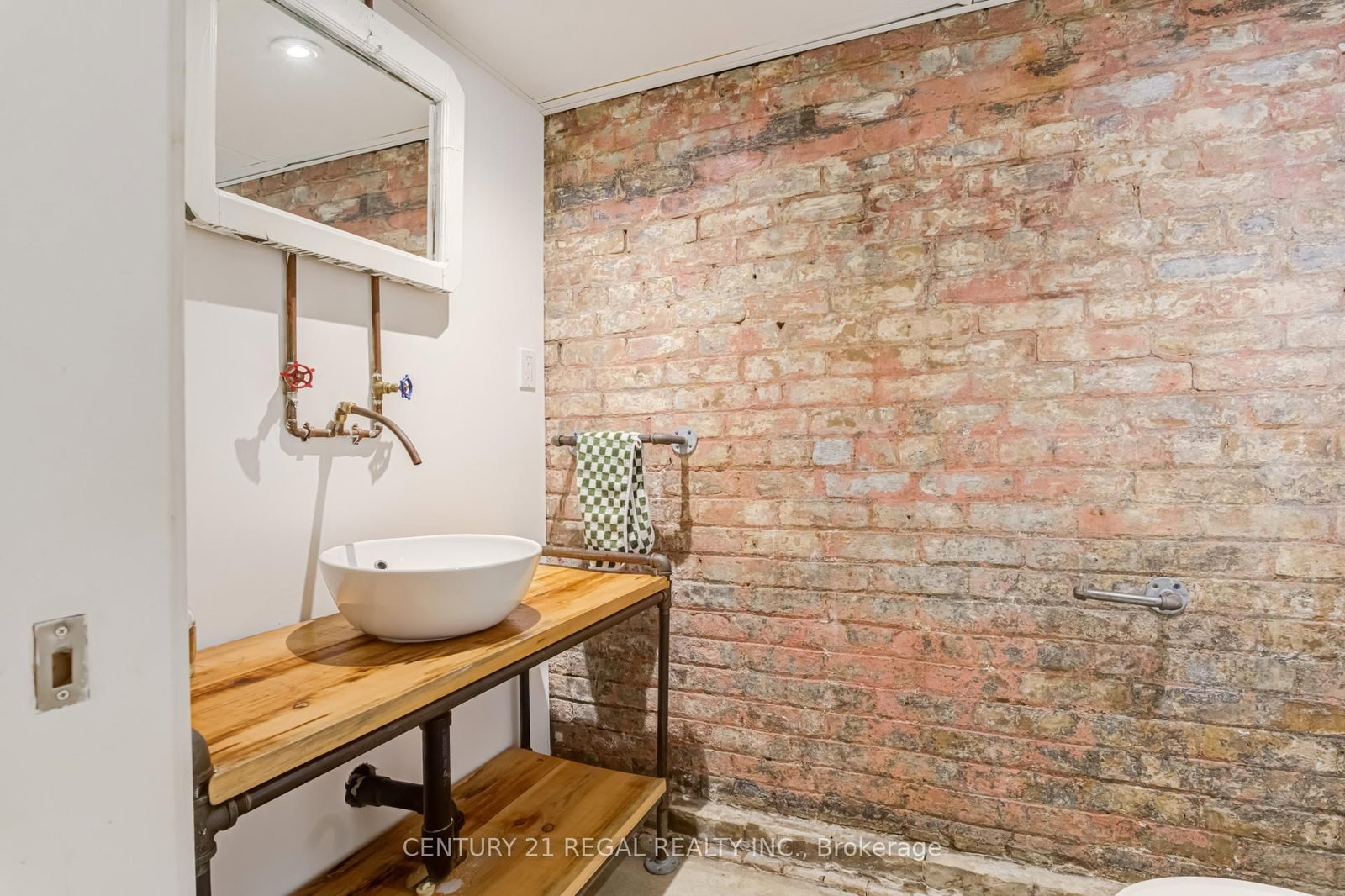213 Boulton Avenue • Toronto, ON photo 42
